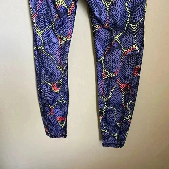 H&M Multicolor Print Leggings Size Medium - Picture 10 of 13
